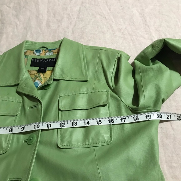 {⚡️SALE} BERNARDO 90’s Vtg Fitted Leather Button Down Cropped Jacket - Picture 11 of 12
